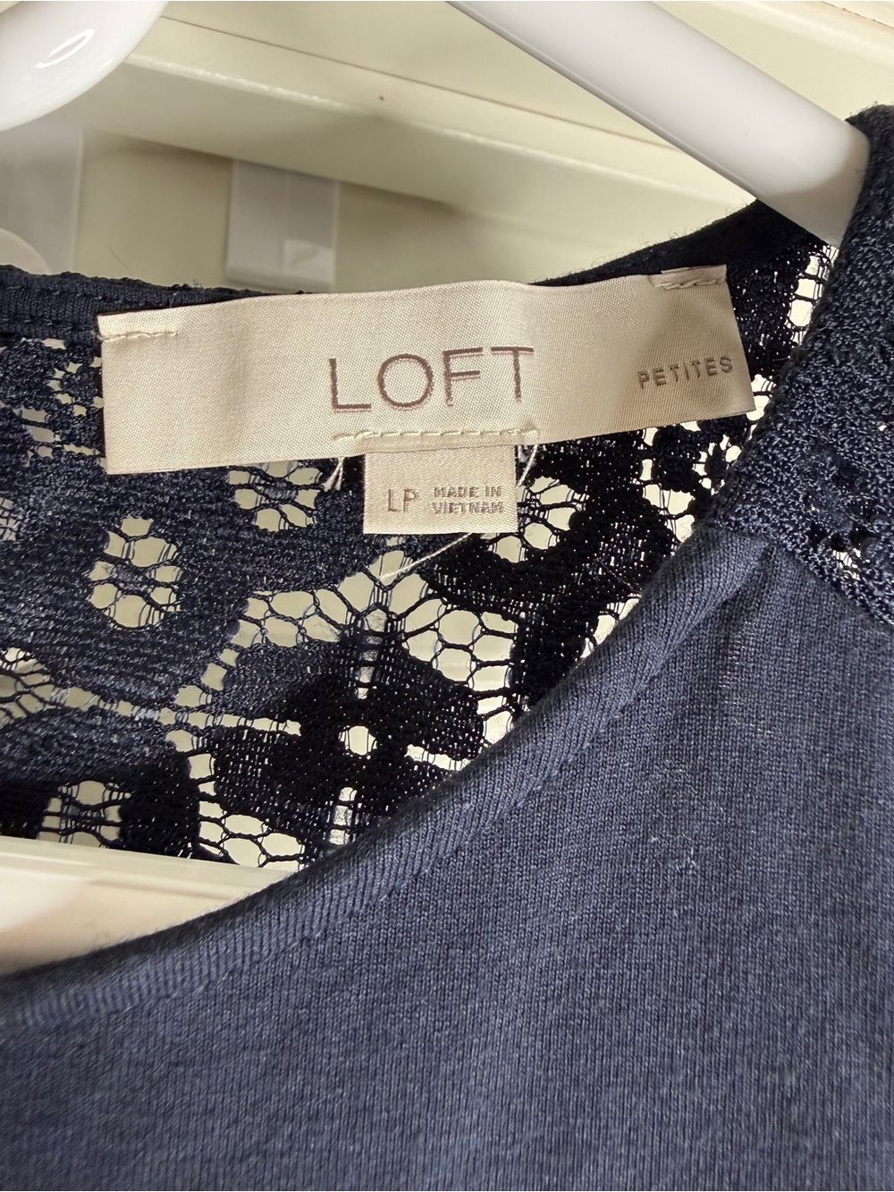 Women’s LOFT Navy Lace Sleeve Shift Dress, size Large Petite - Picture 3 of 6